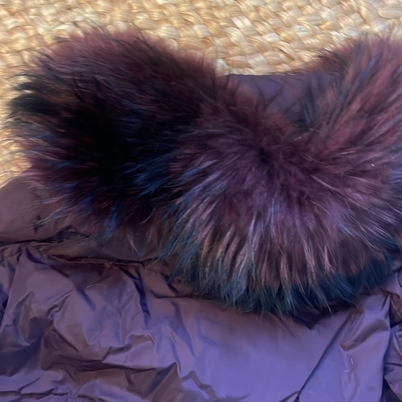 Moncler like new worn once burgundy asiatic raccoon fur collar jacket size 1 - Picture 16 of 16